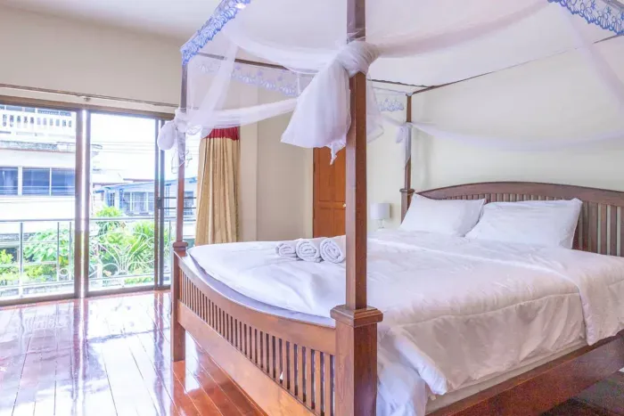 5 BR Home in City w/ Private Pool. Walk Anywhere - image 2 of 43