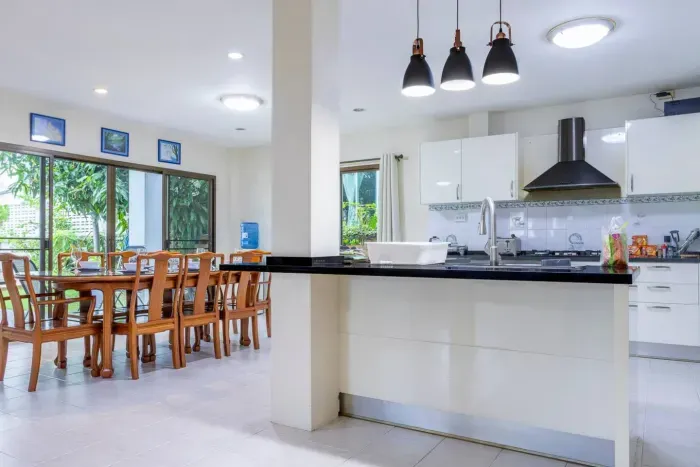 5 BR Home in City w/ Private Pool. Walk Anywhere - image 5 of 43