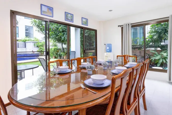 5 BR Home in City w/ Private Pool. Walk Anywhere - image 4 of 43