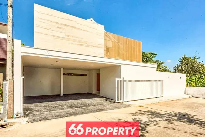 Stunning Villa w/ Outdoor dining spot. Quiet Area. - image 3 of 56