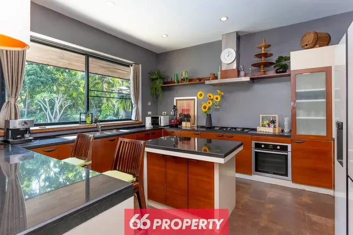 The Earth Villa - Pool Table, Tropical Vibes, 10min from Airport - image 5 of 248