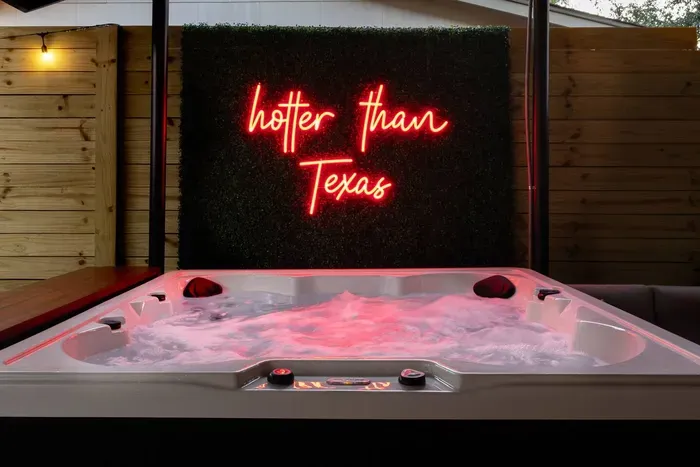 covered 6-person hot tub with bar + lounge seating