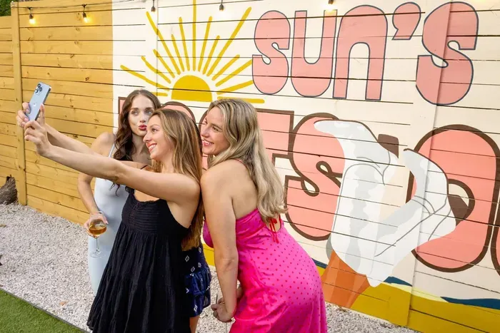 endless selfies!