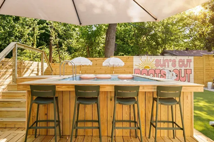swim up bar seating