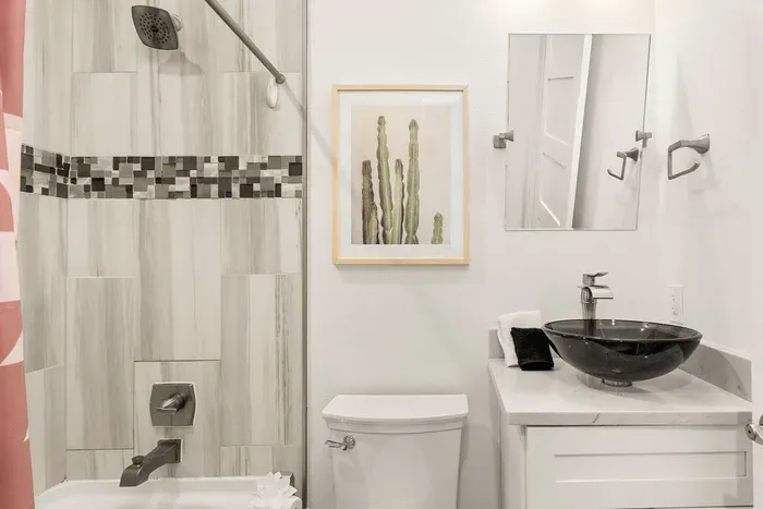 full downstairs bathroom