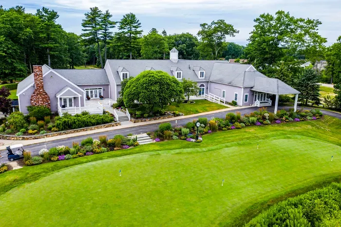 Dunegrass Clubhouse and putting green