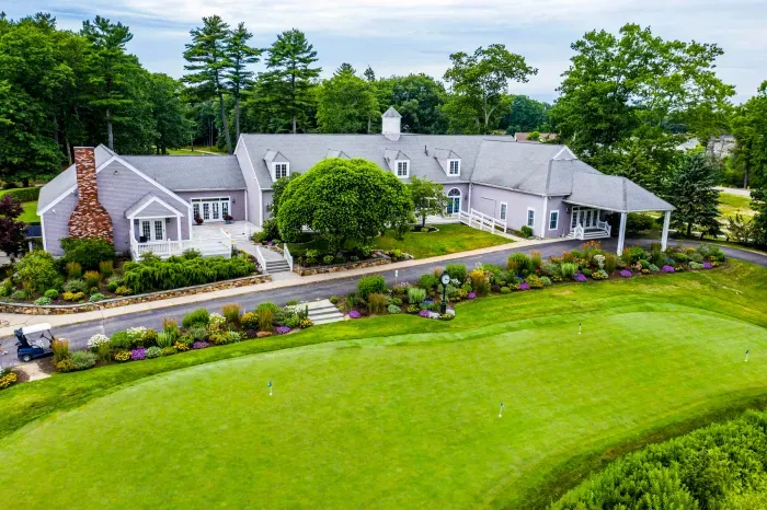 Dunegrass Clubhouse and putting green