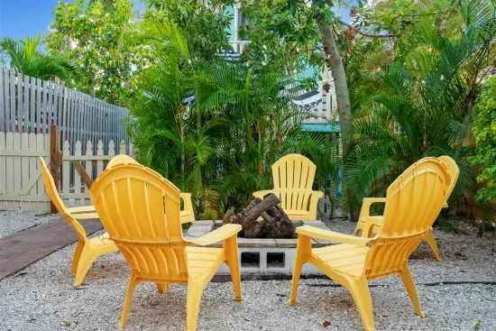 As the sun sets, gather around the cozy fire pit, surrounded by Adirondack chairs and twinkling string lights. It’s the perfect spot for sharing stories, toasting marshmallows, or simply soaking in the evening atmosphere.