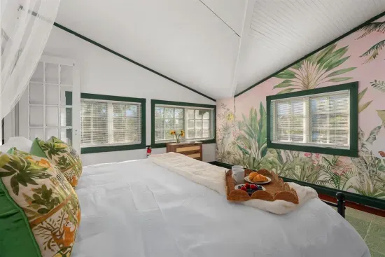 Stunning Family room with crib