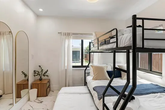 3rd bedroom with trundle bed - XL twin over Queen, twin on bottom