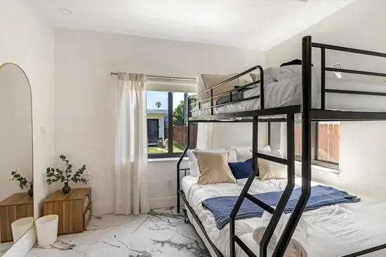 3rd bedroom with trundle bed - XL twin over Queen, twin on bottom