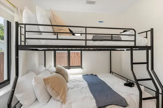 3rd bedroom with trundle bed - XL twin over Queen, twin on bottom