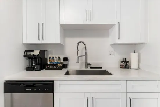 Well equipped kitchen with coffee station, dishwasher, oven,hob