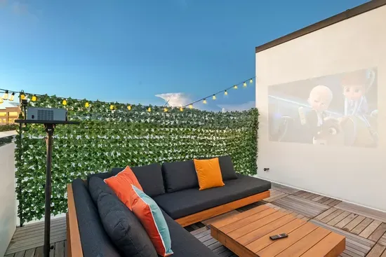 Roof terrace move theatre area