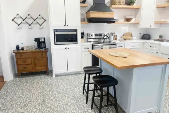 Charming Cottage Near Downtown | 1 Mile to Silos- Pet Friendly