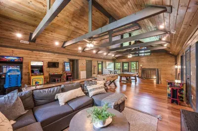 Huge Great Room Upstairs