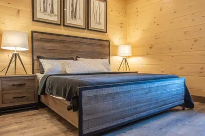 King bedroom #2 with en suite bathroom.