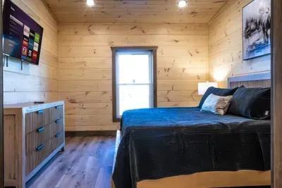King bedroom #5 with en suite bathroom.