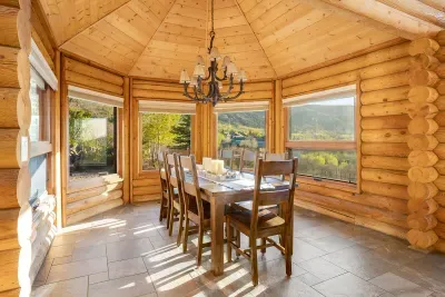Large 8 seating dining room table.