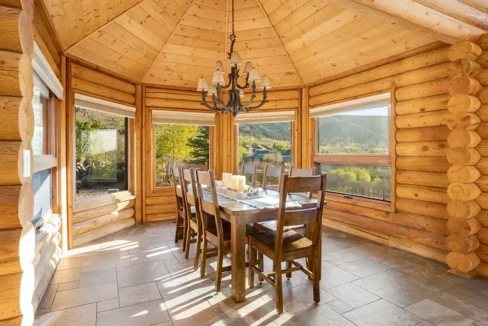 Large 8 seating dining room table.