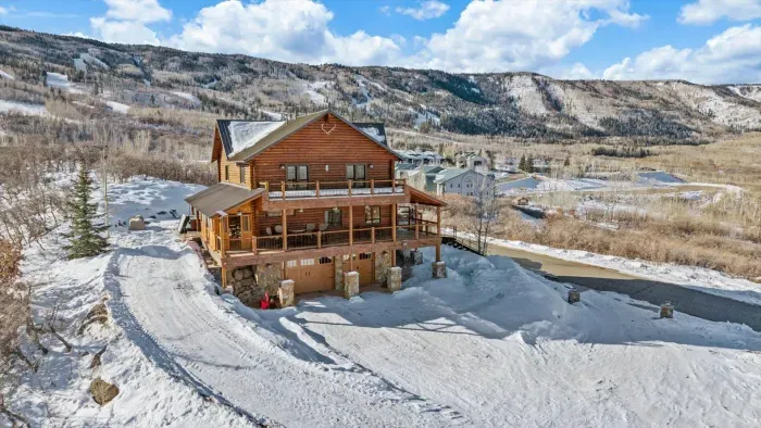 Enjoy the stunning views of Powderhorn ski resort, the Grand Mesa, and the Bookcliffs from the spacious wrap around deck!