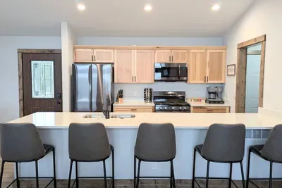 Island seating for 5 in this open concept kitchen. (UPSTAIRS)