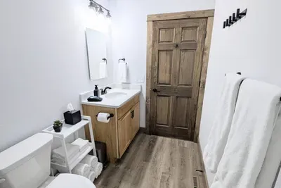 This full bathroom is conveniently situated between the second king bedroom and the twin xl bedroom. (UPSTAIRS)