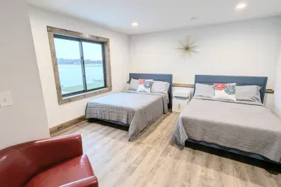 2 full size beds (DOWNSTAIRS)