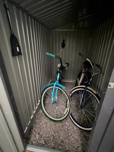 Two cruiser bikes ready for exploring GOTL on two wheels!