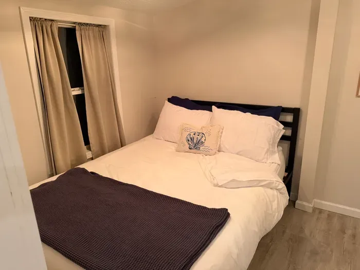 Comfortable bedroom with soft linens for a restful night’s sleep.