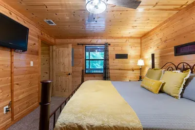 Sugar Bear Lodge - image 32 of 77