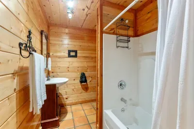 Sugar Bear Lodge - image 21 of 77