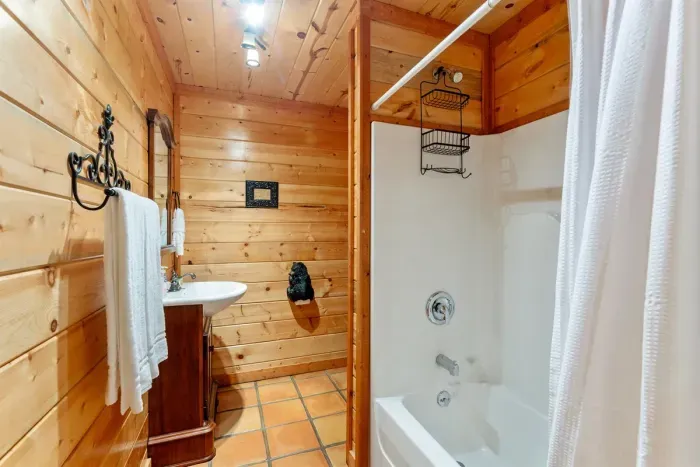Sugar Bear Lodge - image 21 of 77