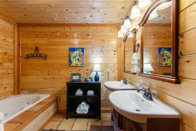 Sugar Bear Lodge - image 34 of 77