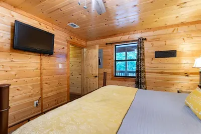Sugar Bear Lodge - image 33 of 77