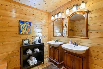Sugar Bear Lodge - image 39 of 77