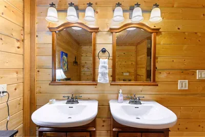 Sugar Bear Lodge - image 36 of 77