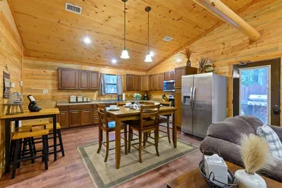 Sugar Bear Lodge - image 12 of 77