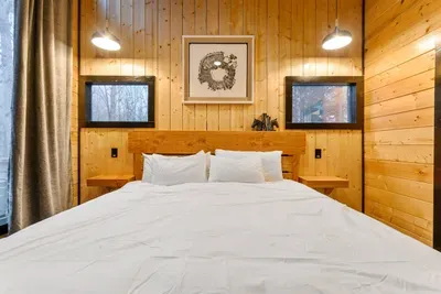 Dark Horse Cabin - image 33 of 104