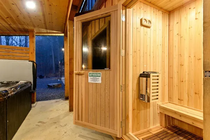 LARGE SAUNA!