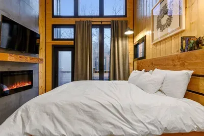 Dark Horse Cabin - image 31 of 104