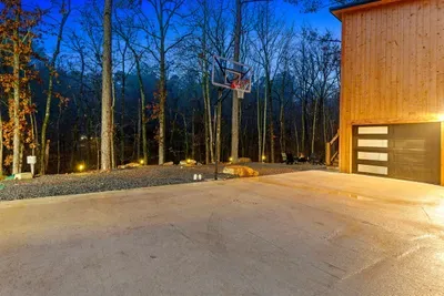 Basketball court (shared with The Dark Horse Loft)