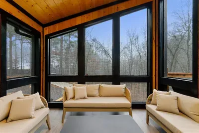 Screened in porch area
