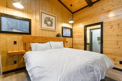 Dark Horse Cabin - image 34 of 104