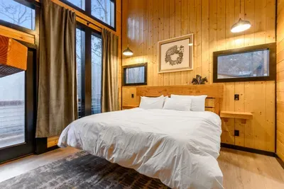 Dark Horse Cabin - image 30 of 104