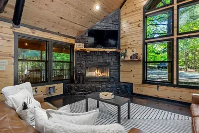 Broken Road Hideaway - image 11 of 40