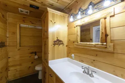 En-suite off the 2nd king