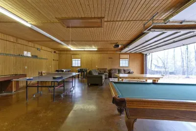 Double garage with GAMES
