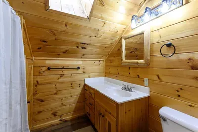 Queen En-suite 2