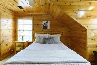 Queen Bedroom Upstairs